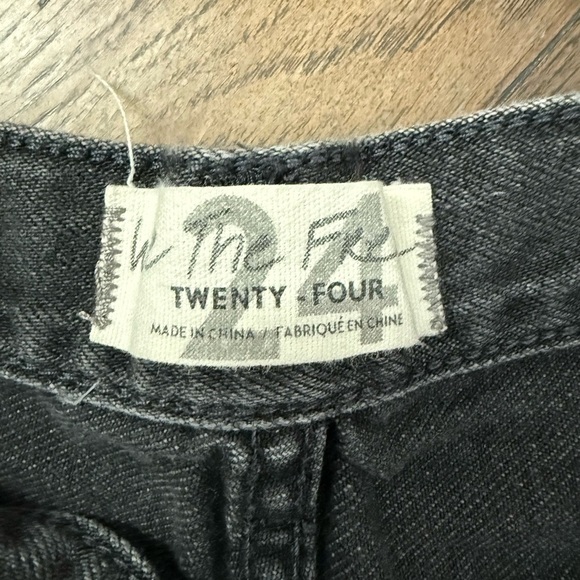 We The Free Jean Shorts Size 24 - Picture 4 of 4